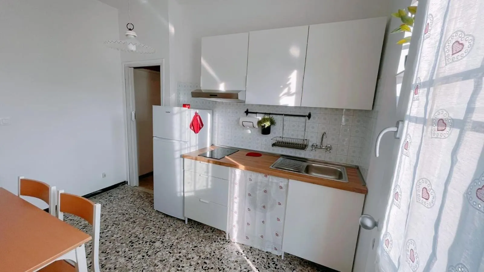 Appartamento Rosso - Over The Rainbow Apartments - Lido Di Jesolo -4 Posti Letto联系方式